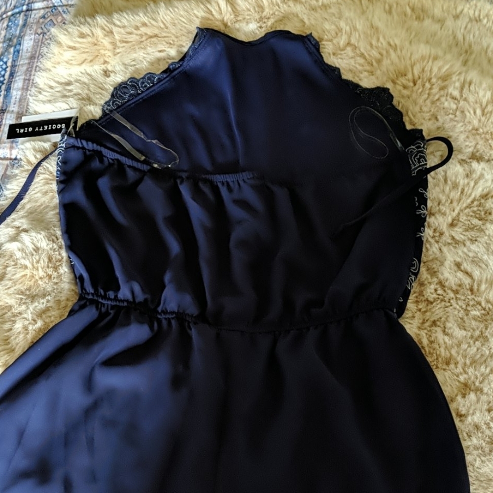 A romper - Picture 4 of 4